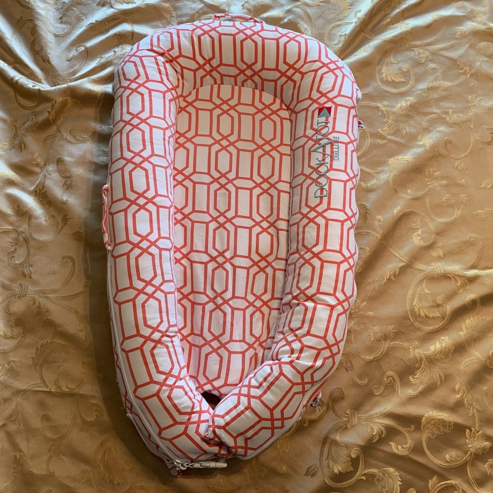Dockatot Deluxe Baby Lounger